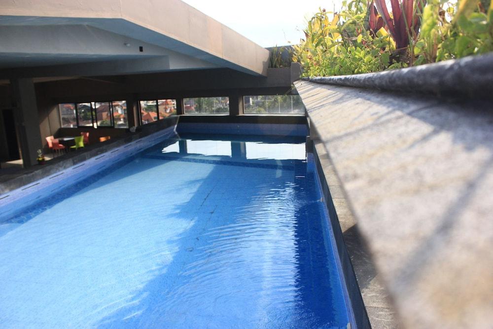 Reddoorz @ Sunset Point Seminyak Hotel Екстериор снимка