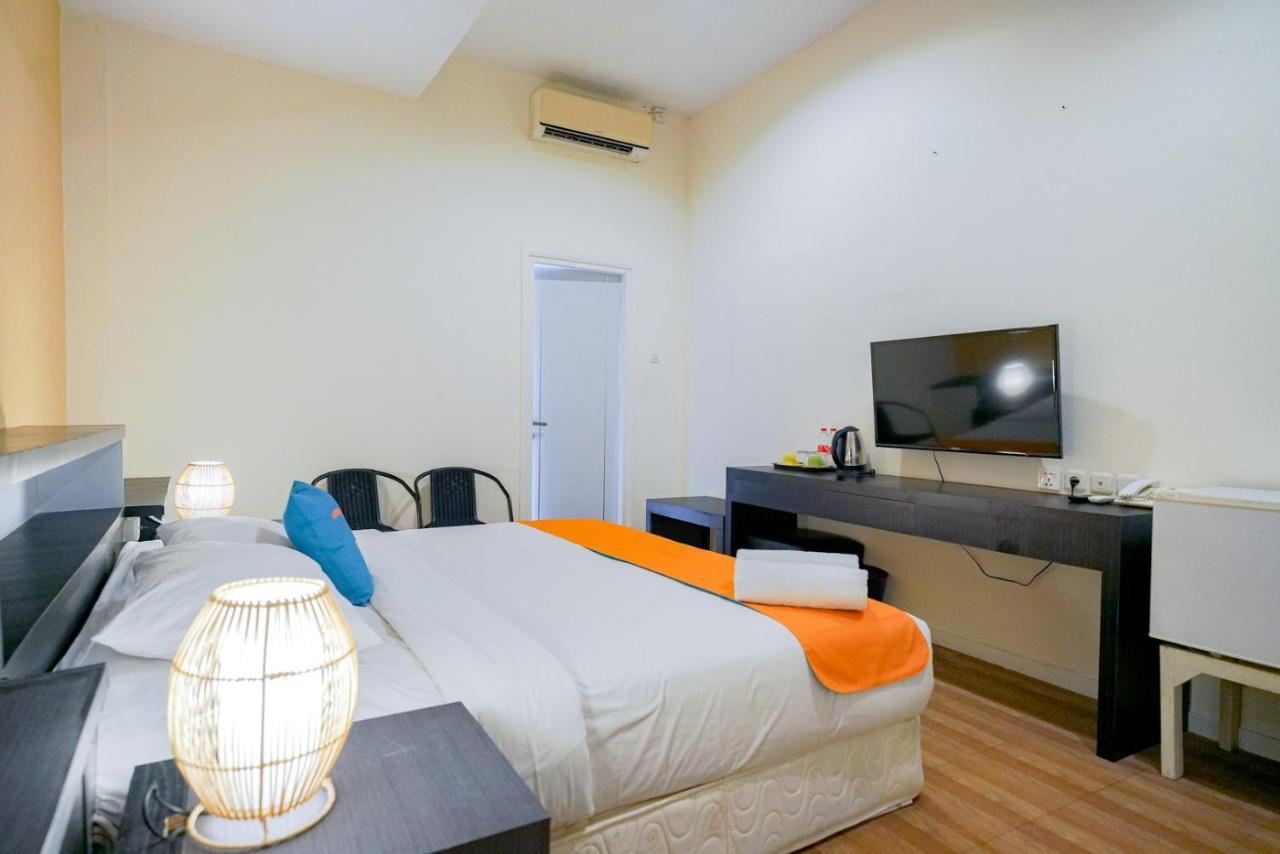 Reddoorz @ Sunset Point Seminyak Hotel Екстериор снимка