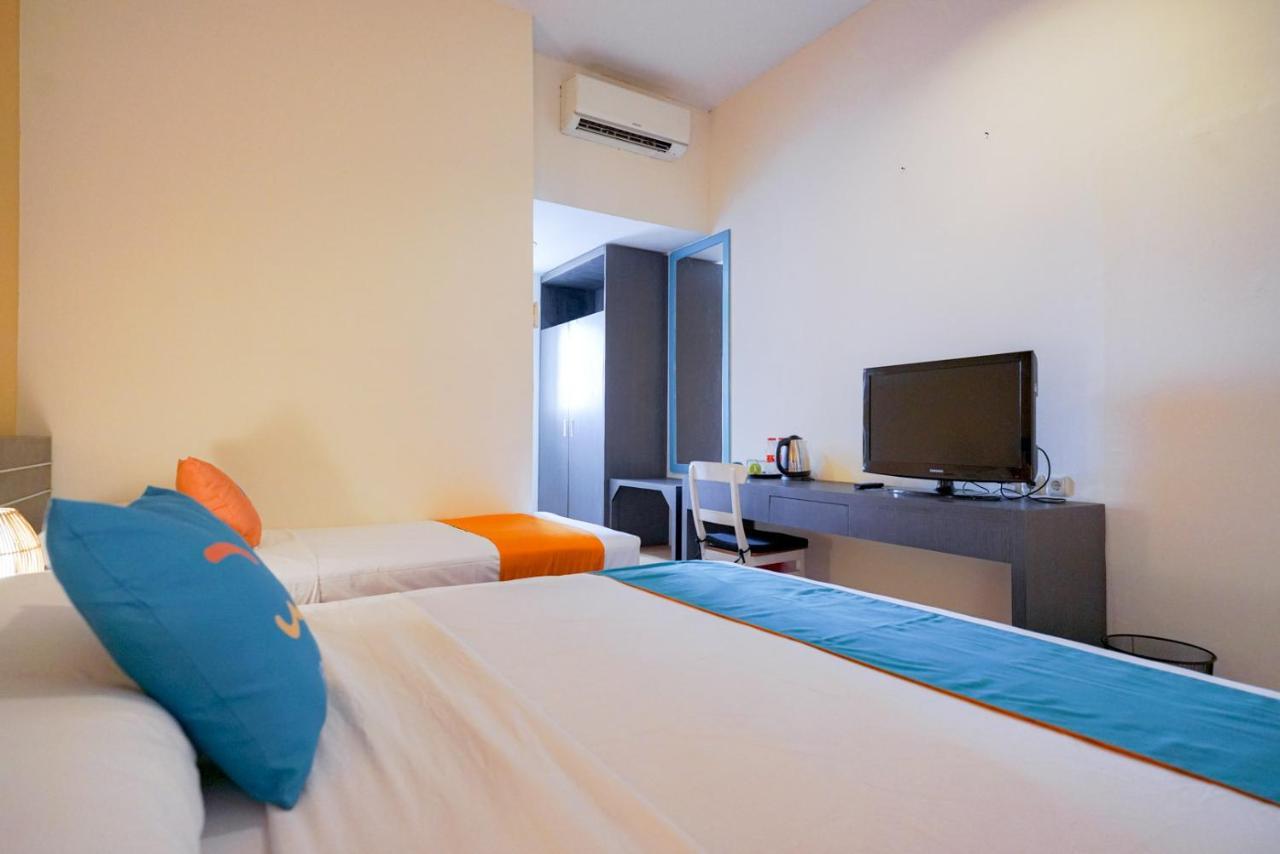 Reddoorz @ Sunset Point Seminyak Hotel Екстериор снимка