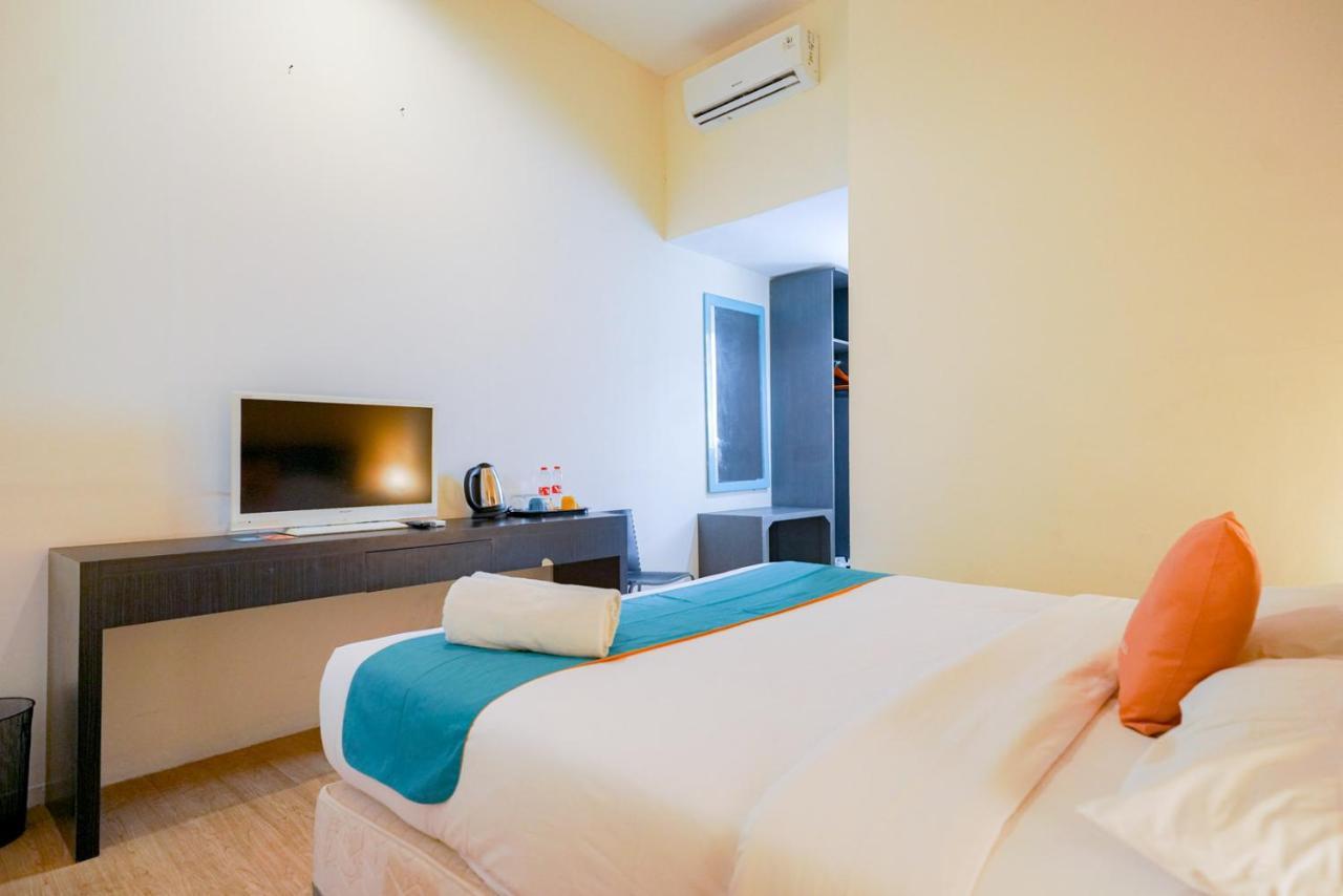 Reddoorz @ Sunset Point Seminyak Hotel Екстериор снимка