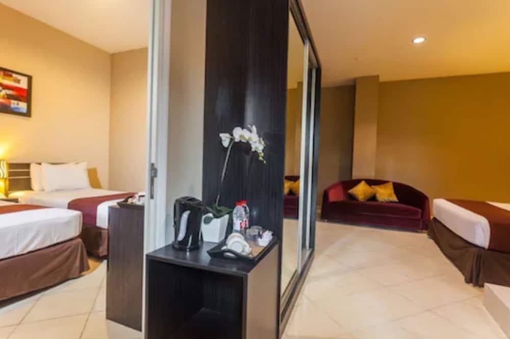 Reddoorz @ Sunset Point Seminyak Hotel Екстериор снимка